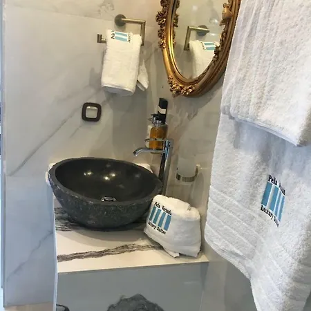 Pela Veranda Exquisite