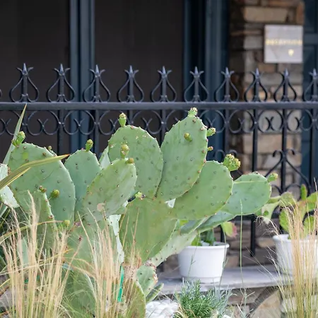 Pela Veranda Exquisite Neos Marmaras