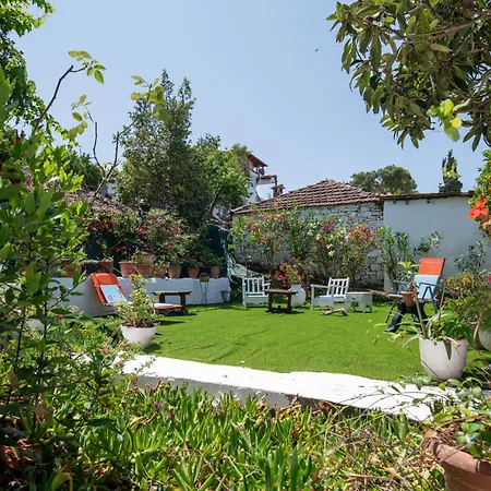 Pela Veranda Exquisite Neos Marmaras
