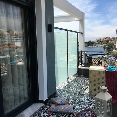 Pela Veranda Exquisite