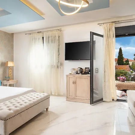 Pela Veranda Exquisite Neos Marmaras