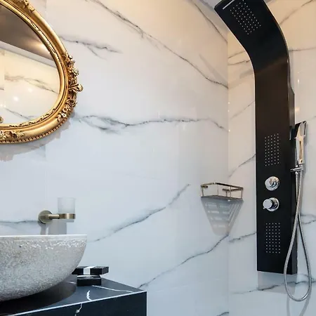 Pela Veranda Exquisite