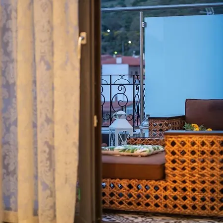 Pela Veranda Exquisite