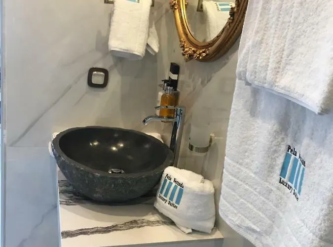 Pela Veranda Exquisite