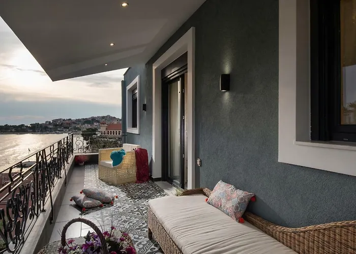 Pela Veranda Exquisite Neos Marmaras